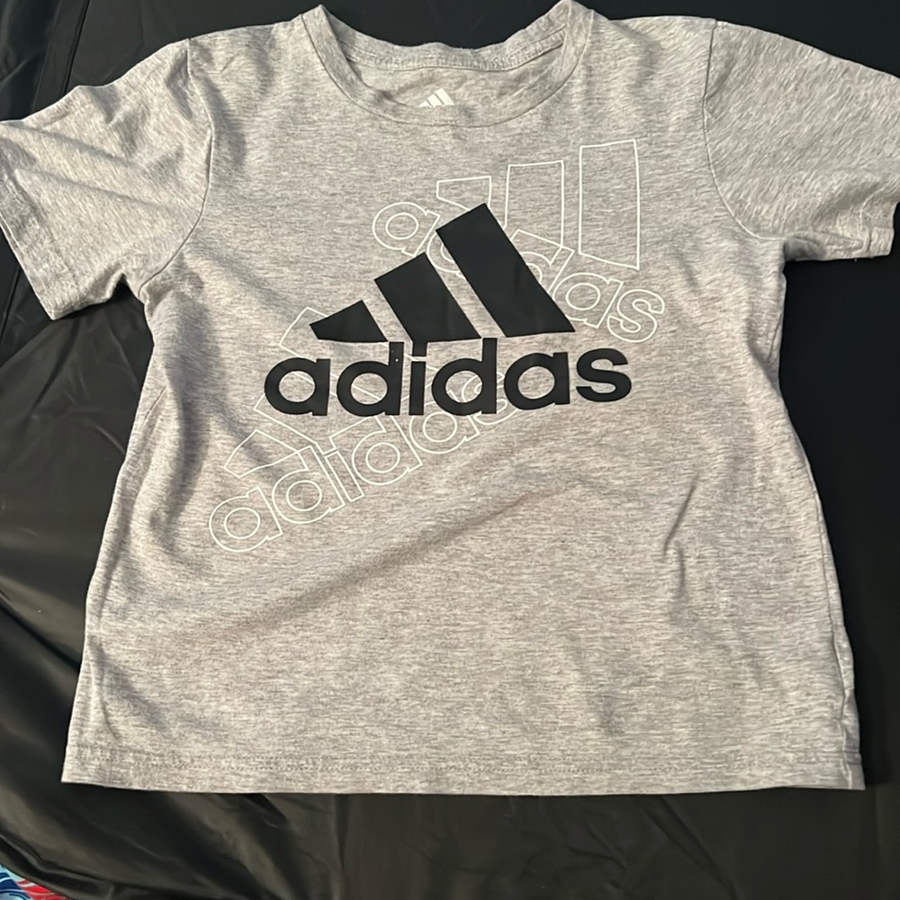Adidas boys size 6 great condition nice set